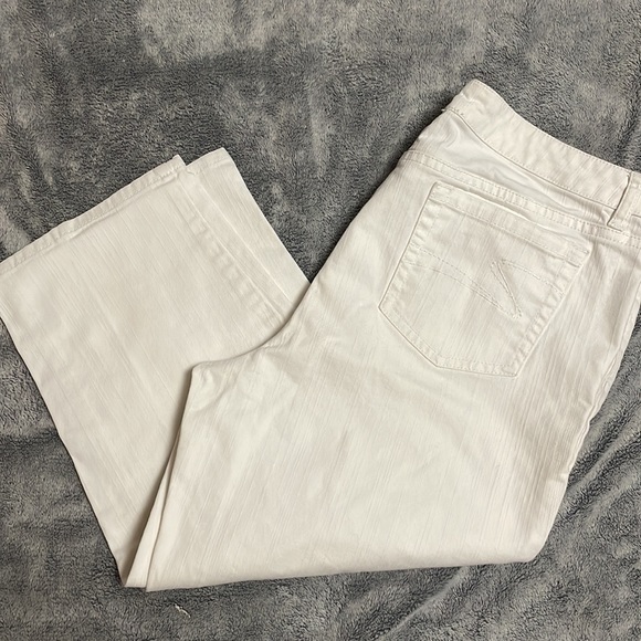 Liz and Company white stretch crop pants size 14 21 inch inseam - Picture 2 of 5